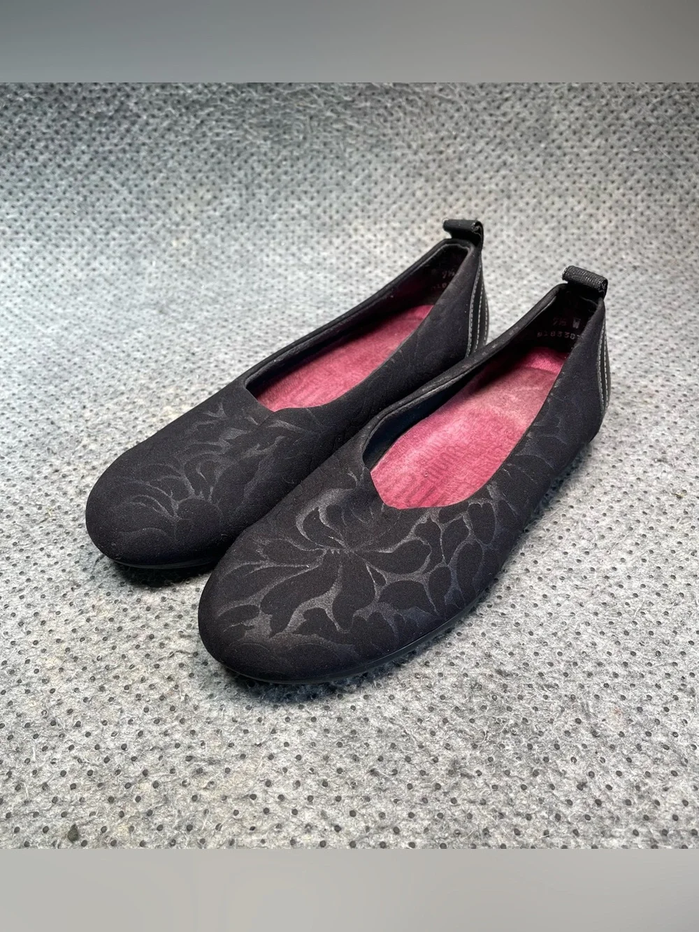 Munro Iriana Black Slip On Flats Size 7.5 Women’s
